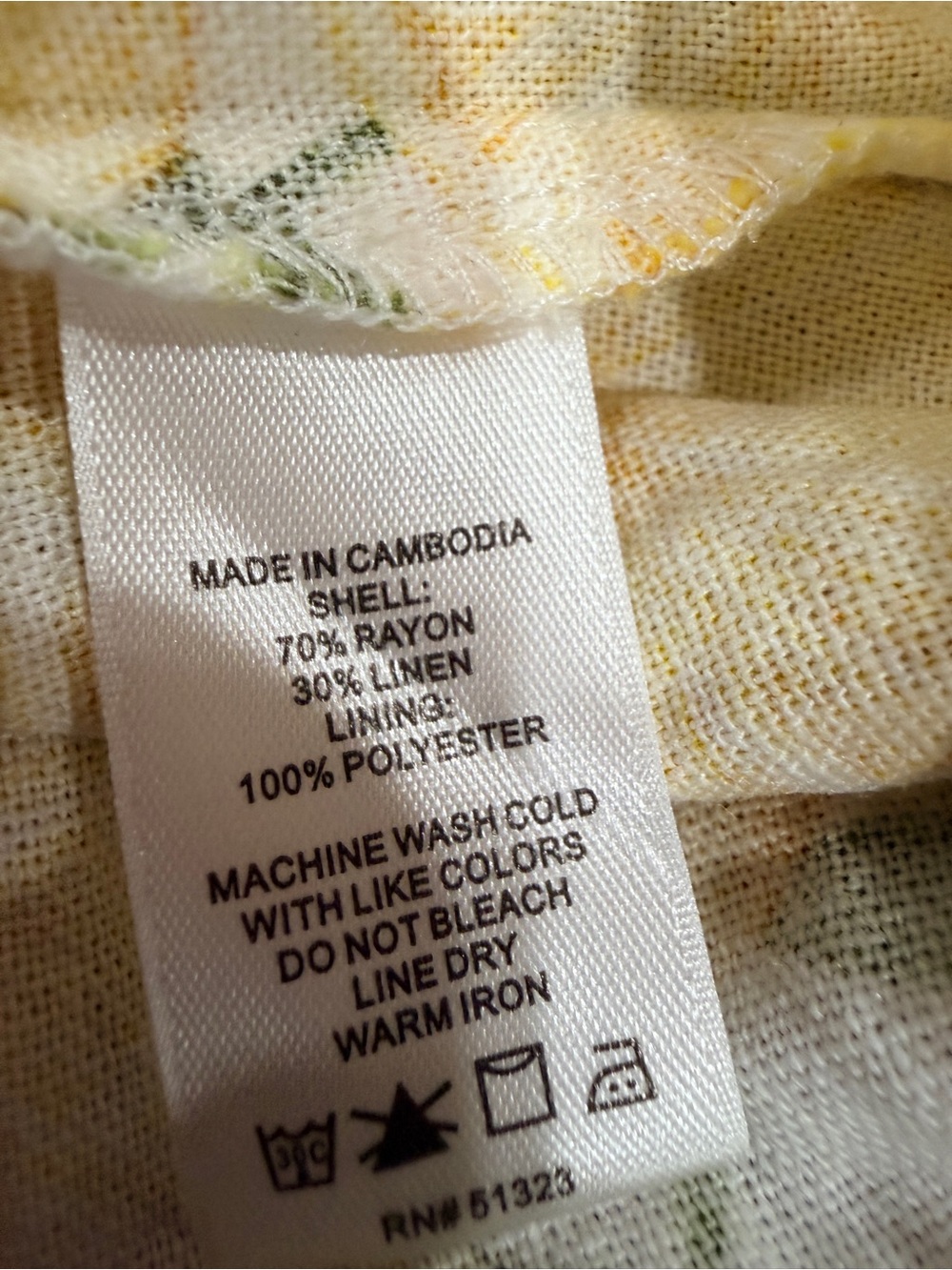 CeCe White Lemon Print V-Neck Blouse. Excellent Condition. Summer Outfit - Picture 5 of 5